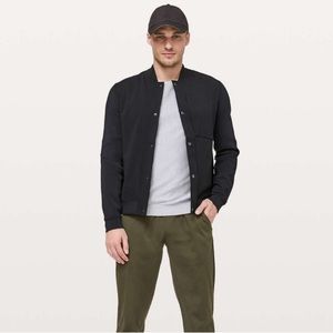 Lululemon Sojourn Bomber Black - L